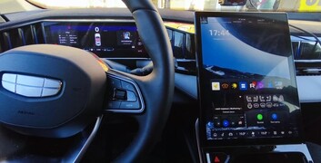 Установка голосового, навигации и приложений на Geely Atlas New в Тюмени